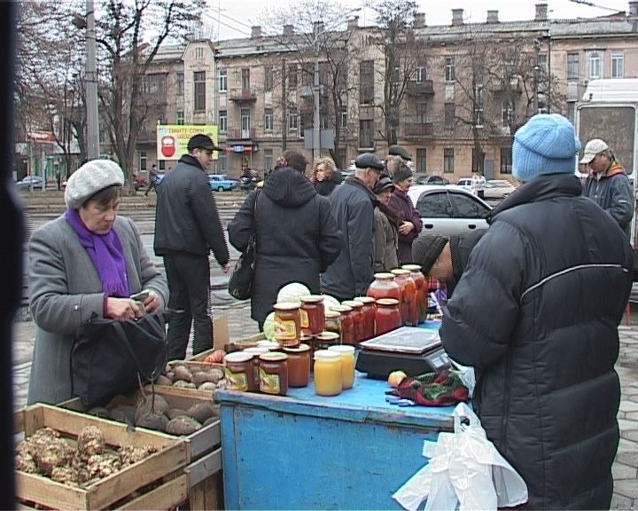 Открылась городская новогодняя ярмарка