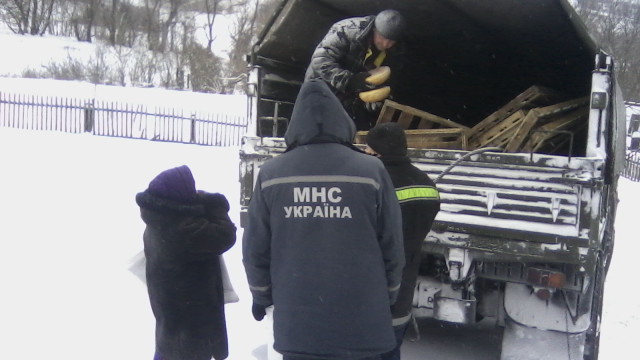 Жители с. Дибровка поблагодарили спасателей за хлеб