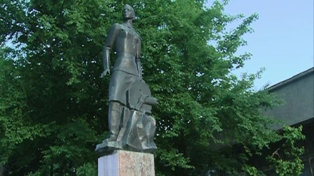 Памятник Нине Ониловой: открытие после обновления