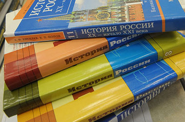 С 1 сентября крымских школьников будут учить по российским учебникам