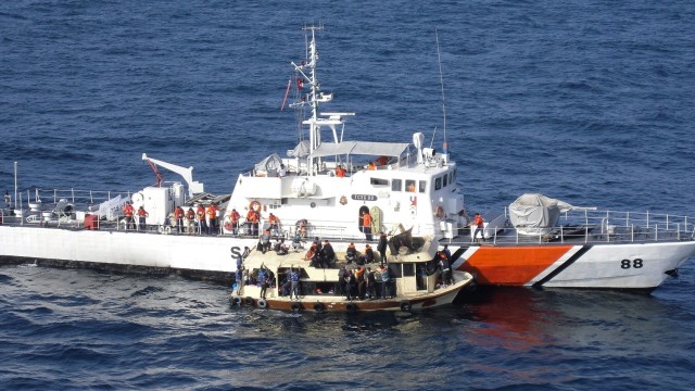 Моряки «Укрферри» спасли пассажирское судно во время шторма
