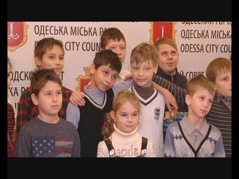 Дети в мэрии и украинском театре