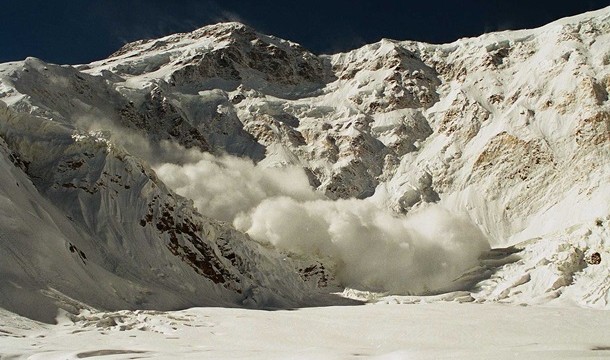 ГосЧС предупреждает о сходе лавин в Карпатах