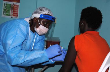 Эбола продолжает «косить» новые жертвы