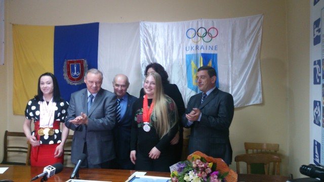 Одесситки вернулись с чемпионата Европы по тяжелой атлетике с медалями