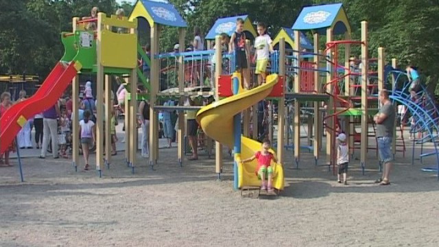 Новая детская площадка в парке Победы