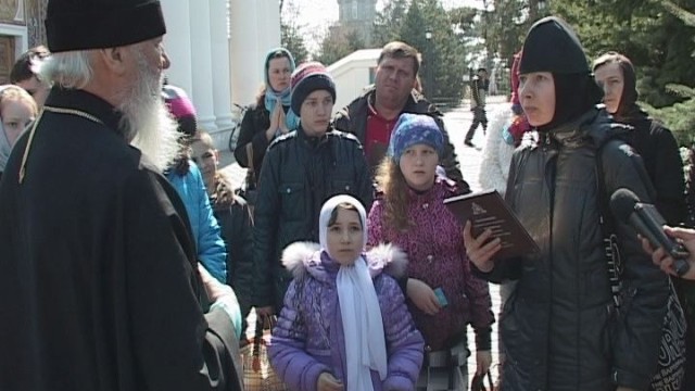 Дети-паломники.  Посещение Cвято-Успенского монастыря