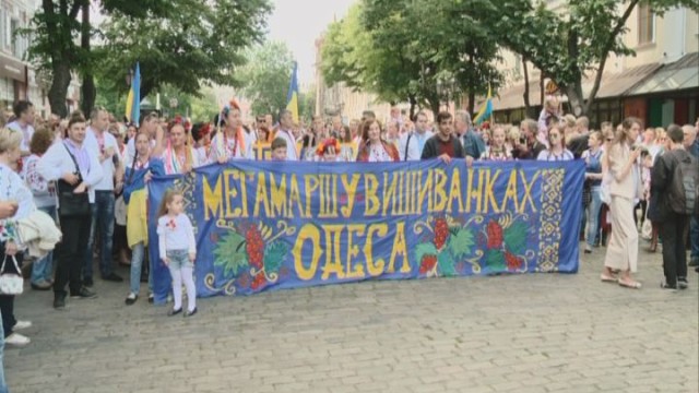 Одесса в вышиванках: на мегамарш вышли тысячи горожан