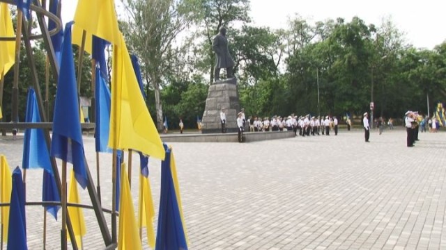 В Одессе возложили цветы к памятнику Кобзаря