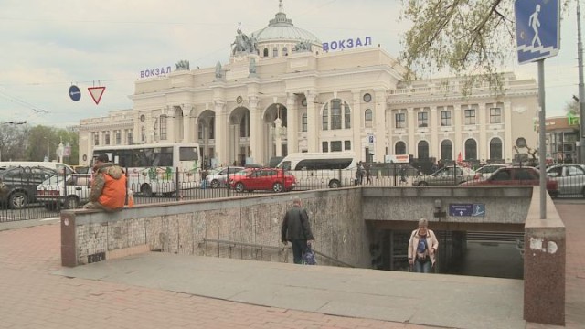 Безопасные переходы на вокзале и Дерибасовской