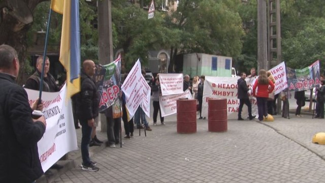 Пайщики Жаботинского провели мирный митинг под посольством Литвы