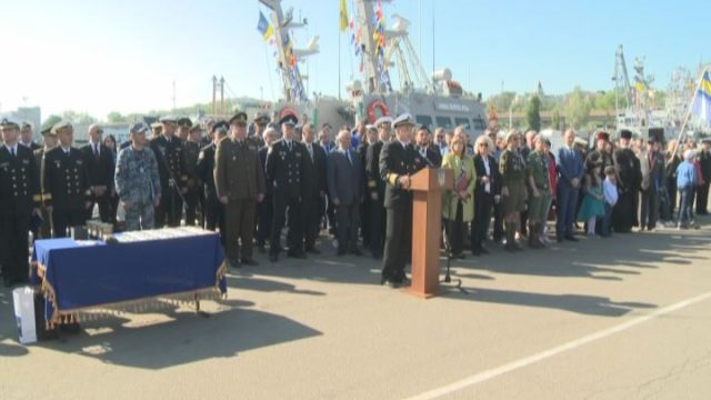 Уникальный флаг: в Одессе отпраздновали 100-летие поднятия украинских флагов