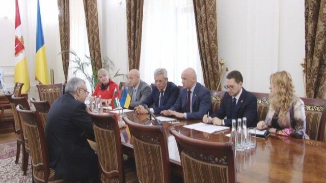 Встреча в кабинете мэра: в Одессе планируют открыть болгарскую школу