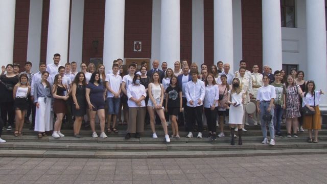 Випускний – 2021: мер Одеси привітав школярів